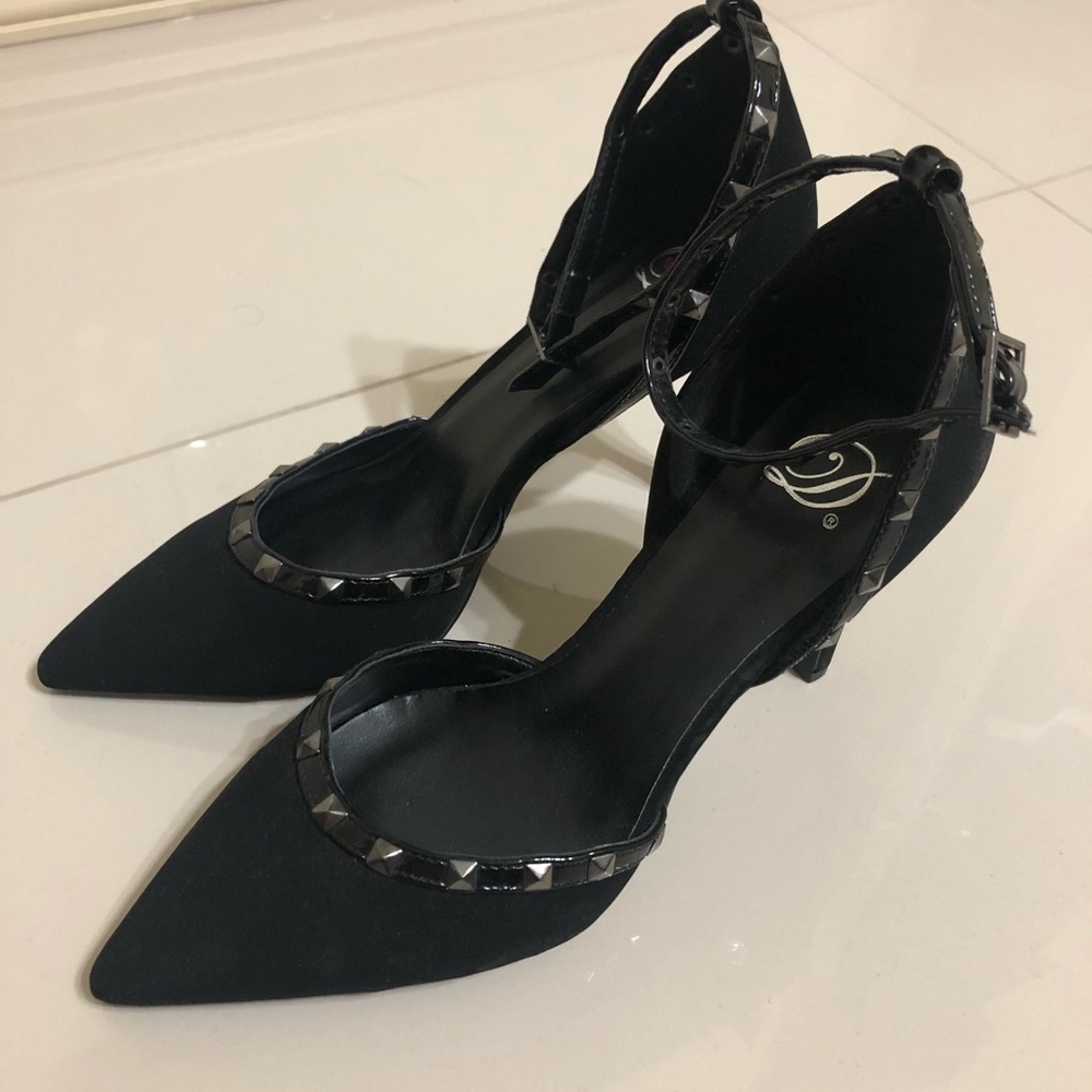 Black high heel with strap